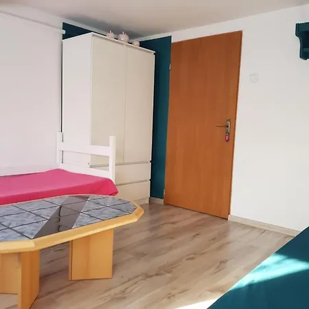 Δωμάτια σε οικογενειακή κατοικία U Gosi